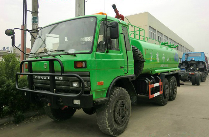 山區(qū)沙漠專用6驅(qū)東風(fēng)灑水車(運(yùn)水車)