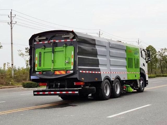 東風(fēng)天龍國(guó)六后雙橋洗掃車圖片4