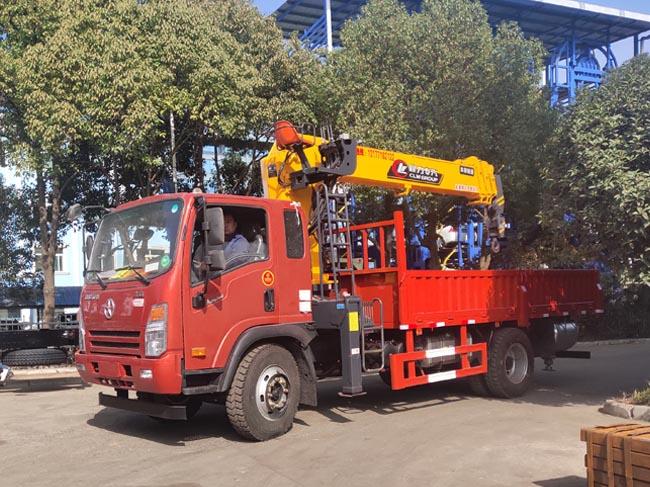 程力隨車(chē)吊8噸短軸距圖片2