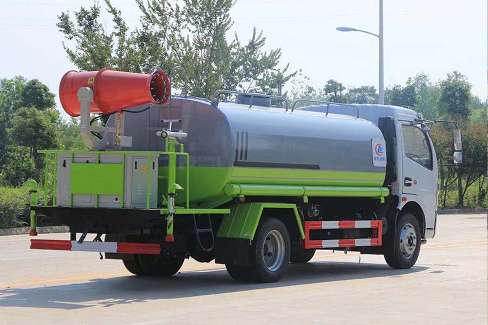 新品國(guó)六東風(fēng)大福瑞卡9.2方噴霧灑水車圖片5