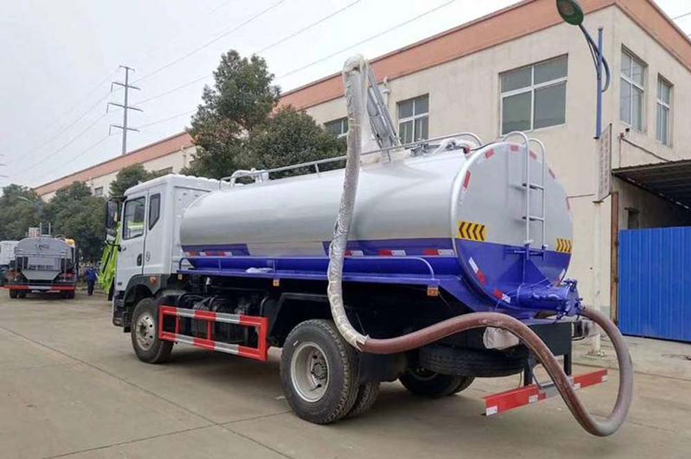 12方東風(fēng)D9國(guó)六吸糞車(chē)圖片3